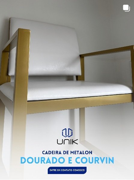 Poltrona em metalon dourado e courvin branco
